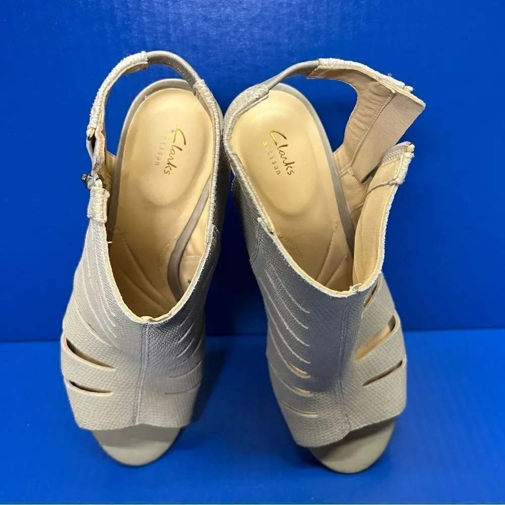 Clarks Artisan Deloria Ivy Stacked Block Heel Sandal Sand Beige‎ Women 9.5